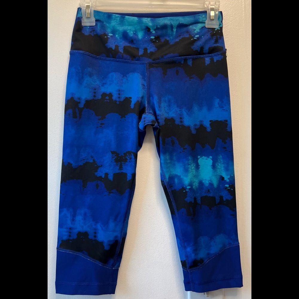 BRAND NEW CAPRI leggings